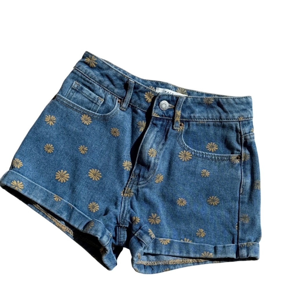 PacSun Daisy Embroidered Denim Mom Shorts Medium Wash Blue Floral Size 22